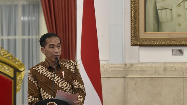 Jokowi menegaskan uang Program Keluarga Harapan betul-betul tidak boleh digunakan untuk membeli rokok, melainkan untuk pendidikan dan gizi anak.