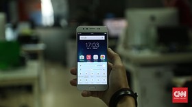 Vivo V5 Plus, Penguntit iPhone dengan Kamera Depan Berlebihan