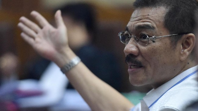 Gamawan bantah terima aset seperti disebutkan dalam dakwaan Setnov. Ia menyatakan aset itu merupakan pembelian bersama adiknya dan Sekjen NasDem Johnny G Plate.