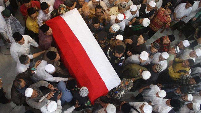 Anies berencana menghadiri pemakaman Hasyim Muzadi di kawasan Beji, Depok, Jawa Barat. Secara terpisah, Ahok-Djarot pun merencanakan hal yang sama.