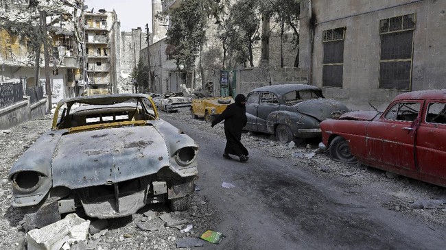 Mobil Tua yang Menolak Mati di Tengah Kehancuran Aleppo