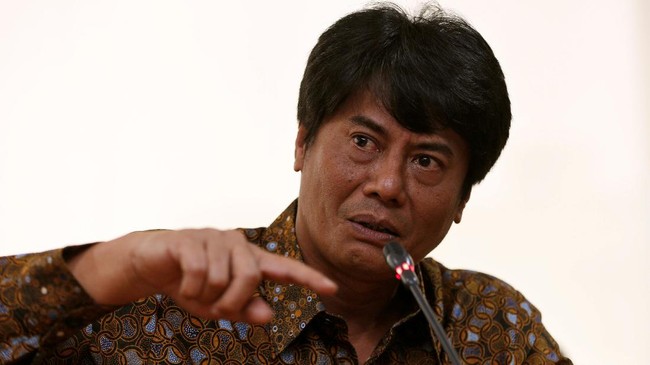 Menurut Elia, perusahaan strategis sekaliber Pertamina harus lepas dari berbagai kepentingan karena memiliki agenda besar, yaitu kedaulatan energi.