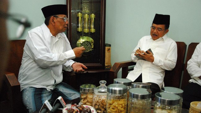 Hasyim gemar menemui umat apabila ada suatu persoalan. Hal itu kerap ditunjukkan saat dia masih menjabat sebagai pimpinan PBNU.