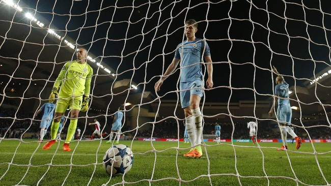 Manchester City jadi tim pertama yang gagal lolos ke babak berikutnya di Liga Champions meski sukses mencetak lima gol di leg pertama.