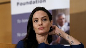 Angelina Jolie Gagal Bawa Pulang Piala Golden Globes 2018