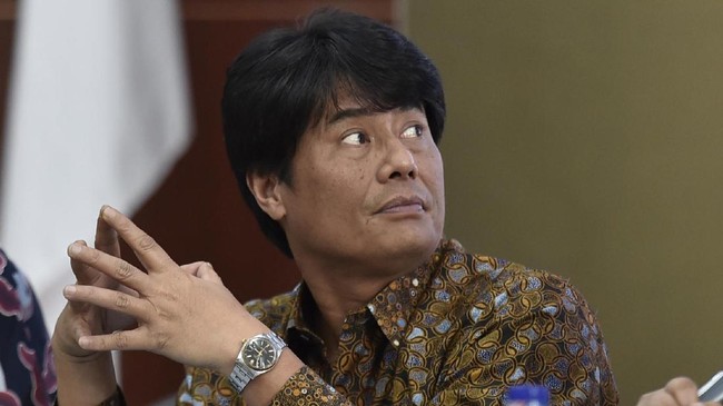 Pengamat IRESS Marwan Batubara menyebut bahwa Kementerian BUMN telah salah langkah mencopot Elia Massa Manik dari kursi direktur utama Pertamina.