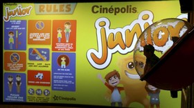 Menonton Penuh Warna di Bioskop Khusus Anak di California