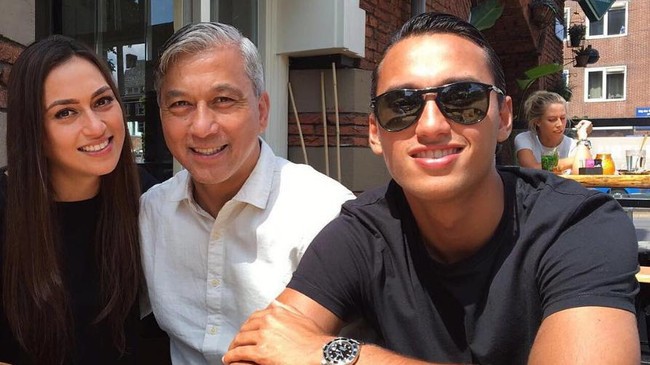 Menurut sang ayah, Ezra Walian, telah membuat keputusan penting saat memilih untuk kembali dan bercita-cita membela timnas Indonesia.