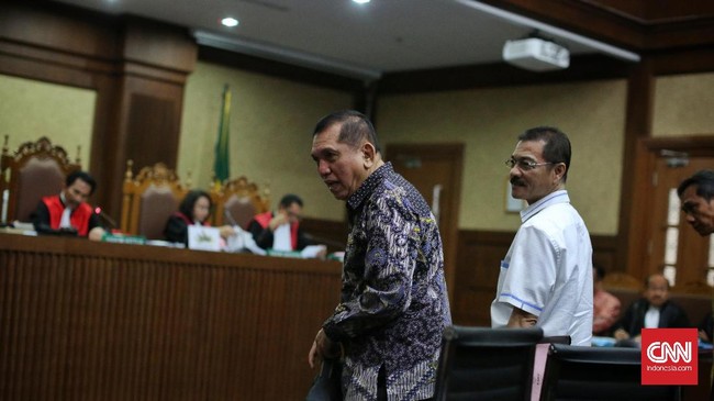 Eks Menteri Dalam Negeri Gamawan Fauzi menjadi saksi pertama di sidang kasus dugaan korupsi proyek e-KTP. Ia menceritakan proses penrencanaan proyek itu.