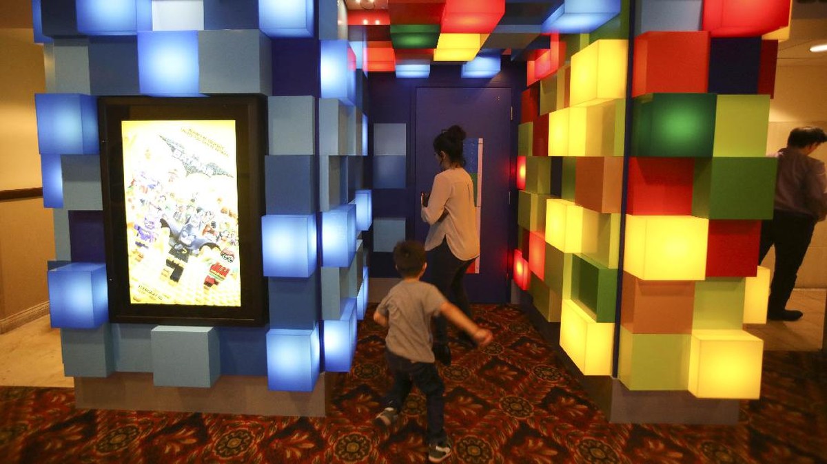 Menonton Penuh Warna di Bioskop Khusus Anak di California