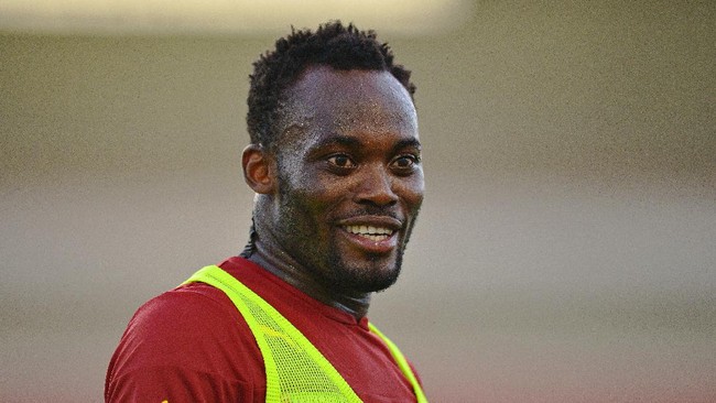 Merogoh kocek senilai 237 ribu euro atau setara Rp3,4 miliar, istri Michael Essien kini resmi menjadi pemilik baru klub strata ketiga Italia, FC Como.