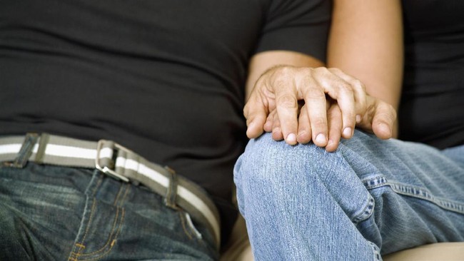 Pemerintah mengusulkan dua opsi pasal LBTG di RKUHP. Salah satunya memidanakan perbuatan homoseksual kepada anak-anak maupun dewasa.