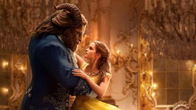 'Menikmati' Karantina Mandiri dengan Dandan ala Putri Disney