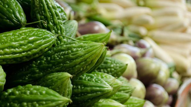 Rasa pahit selalu diasosiasikan dengan dengan tidak enak dan merusak selera makan. Apa saja makanan pahit yang layak masuk diet Anda?