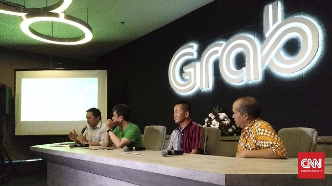 Grab Indonesia meminta pemerintah untuk menunda pemberlakuan hasil revisi Peraturan Menteri Perhubungan Nomor 32 Tahun 2016 menjadi sembilan bulan.