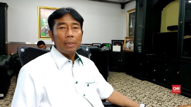Rapat Paripurna Istimewa DPRD Jakarta usai pelantikan Anies dan Sandi batal digelar. Lulung merasa kasihan jika rapat digelar pada waktu yang mepet.