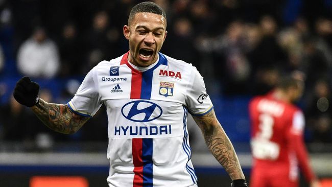 Memphis Depay menyatakan bakal membicarakan dengan Lyon dan agennya soal transfer ke Barcelona.