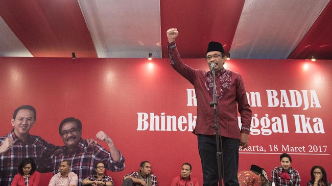 Paguyuban Arek Jawa Timur (Pagar Jati) mendukung Djarot karena berasal dari daerah yang sama. Mereka menilai Jakarta adalah milik semua orang.