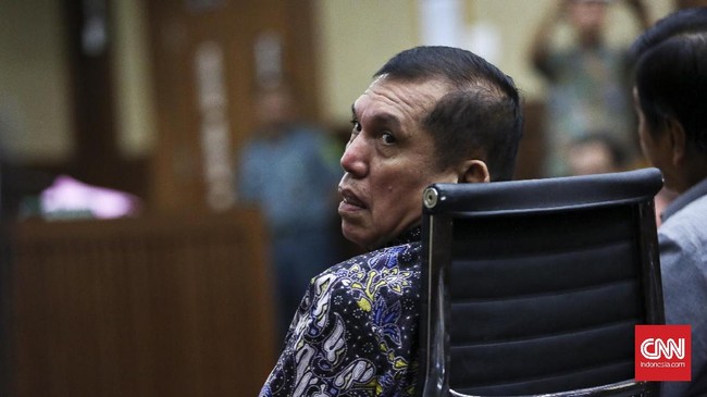 Chairuman Harahap bersidang dalam kasus korupsi e-KTP dan membantah telah meminta uang kepada pejabat Kementerian Dalam Negeri.