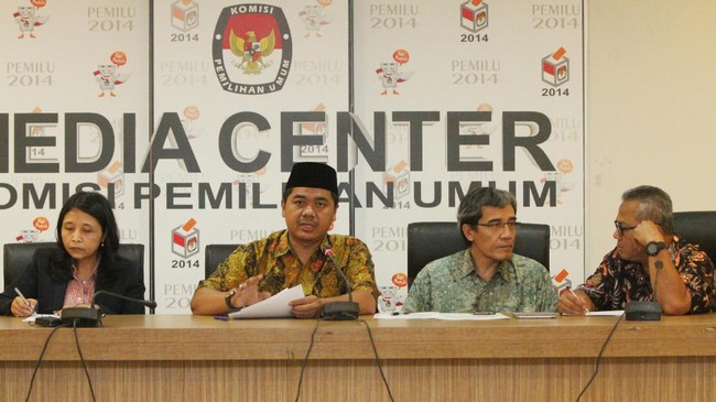 Menurut Ketua Komisi Pemilihan Umum Juri Ardiantoro, yang perlu dilakukan adalah menyegerakan proses seleksi komisioner KPU di DPR.