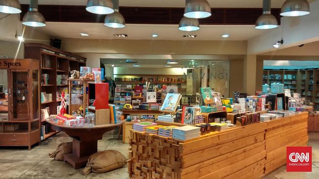 Konsumen Respons Penutupan Toko Buku Aksara