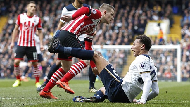 Tottenham Hotspur berhasil meraih tiga angka usai menang atas Southampton dengan skor 2-1 di White Hart Lane.