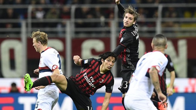 AC Milan menempel ketat rival sekotanya, Inter Milan dalam daftar klasemen Serie A Liga Italia. Rosonerri hanya berjarak dua angka atas saudara tirinya itu.