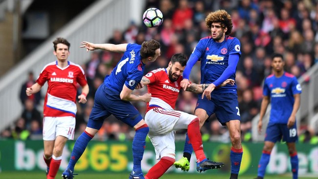 Marouane Fellaini menjadi pembeda kedudukan di papan skor antara Middlesbrough dan Manchester United saat turun minum dalam lanjutan laga Liga Inggris.