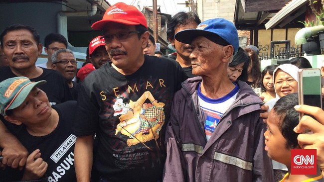 Calon wakil gubernur Djarot Saiful Hidayat berjanji akan meluncurkan program serupa Kartu Jakarta Pintar bagi para lansia di Jakarta. 