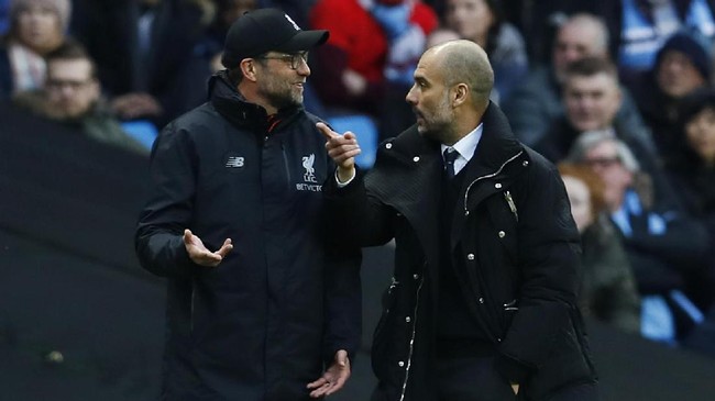 Perdebatan Pep Guardiola dengan Juergen Klopp terjadi pada menit ke-16. Keduanya terlibat perdebatan karena Klopp kecewa pada keputusan wasit Michael Oliver.