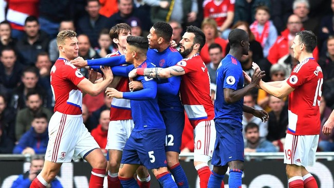 Kemenangan Manchester United di kandang Middlesbrough berujung bentrokan pemain kedua tim di lorong menuju ruang ganti Stadion Riverside, Minggu (19/3).