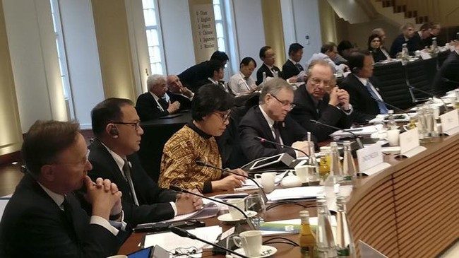 Selain mendorong diterapkannya AEoI, Sri Mulyani juga menyampaikan keinginan Indonesia menjadi anggota Financial Action Task Force (FATF).