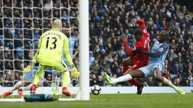 Juergen Klopp menilai Liverpool seharusnya bisa menang atas Manchester City karena mereka memiliki sejumlah peluang emas untuk mencetak gol kedua.