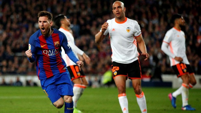 Lionel Messi dituduh sengaja mendapatkan kartu kuning ketika melawan Valencia demi bisa absen ketika Barcelona menghadapi Granada.