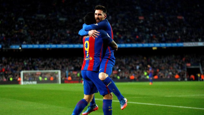 Barcelona berhasil memperkecil jarak dengan Real Madrid kembali jadi dua poin setelah mereka menaklukkan Valencia dengan skor 4-2.