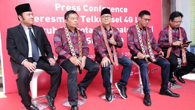 Ketua MPR Zulkifli Hasan berpesan agar pembangunan ini tak hanya berhenti di Pulau Jawa dan Sumatera saja.