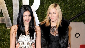 MADONNA TAK IZINKAN ANAK NONTON TV