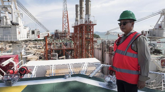 Pemerintah membuka peluang perpanjangan waktu lelang wilayah kerja migas tahap pertama jika aturan pajak dalam kontrak bagi hasil gross split tak juga terbit.