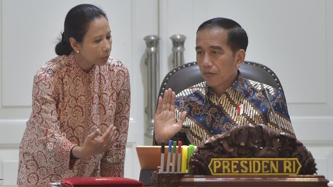 Menteri BUMN Rini Soemarno menargetkan tidak ada lagi perusahaan pelat merah yang merugi tahun ini.