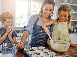 6 Manfaat Memasak Bersama Anak, Bisa Sambil Belajar Pelajaran Sekolah