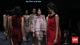 Trik Mudah Padu Padan Busana Warna Cerah