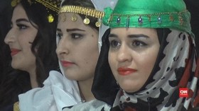 Warga Kurdi Pamerkan Kekayaan Busana Tradisional