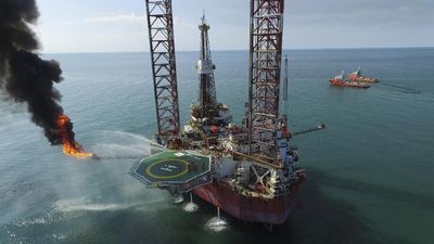 Aktivitas di Sumur Parang-1 yang dioperasikan oleh Pertamina Hulu Energi (PHE) Nunukan Company yang berada sekitar enam kilometer dari Pulau Bunyu, Kabupaten Bulungan, Kalimantan Utara , Senin (20/3).