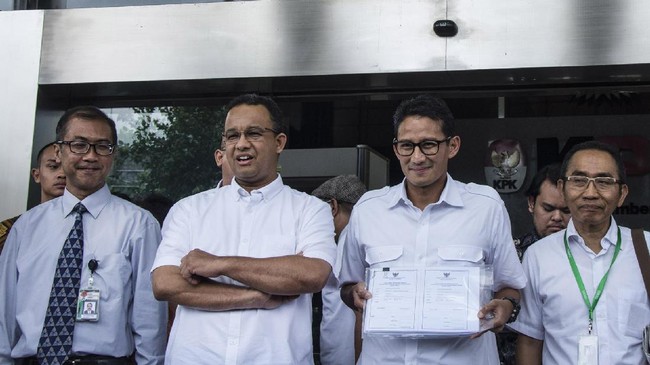 Sandi mengatakan, mayoritas pendukungnya masyarakat kelas menengah ke bawah sehingga dirinya enggan meminta sumbangan masyarakat seperti dilakukan Ahok.