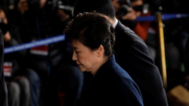 Sidang kasus korupsi mantan Presiden Korea Selatan terus berlanjut meski Park Geun-hye tidak dapat hadir dengan alasan sakit.