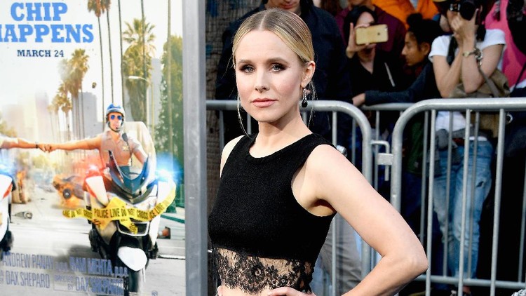 Kristen Bell, pemeran film Bad Moms melarang suaminya, Dax Shepard, untuk pergi ke dapur. Apa ya alasannya?