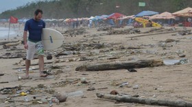 Peselancar: Turis Enggan Latihan Surfing di Bali karena Air Laut Kotor