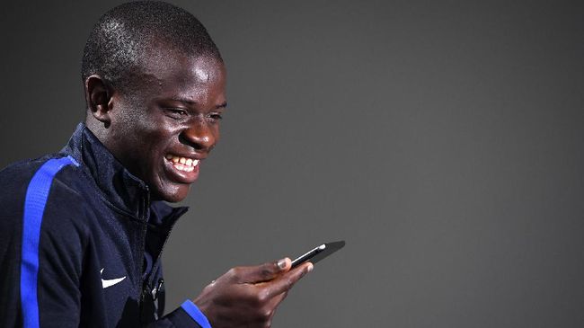 N'Golo Kante France's midfielder N'Golo Kante reacts during a press conference in Clairefontaine, near Paris, on March 20, 2017, as part of the team's preparation for the upcoming World Cup 2018 qualifiers. / AFP PHOTO / FRANCK FIFE