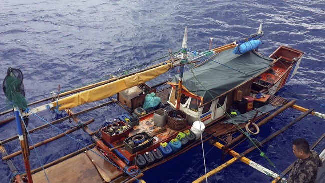 Sebanyak 13 kapal ikan Vietnam ditangkap di Natuna. Sementara empat kapal ikan Filipina ditangkap di Sulawesi Utara karena diduga mencuri ikan.