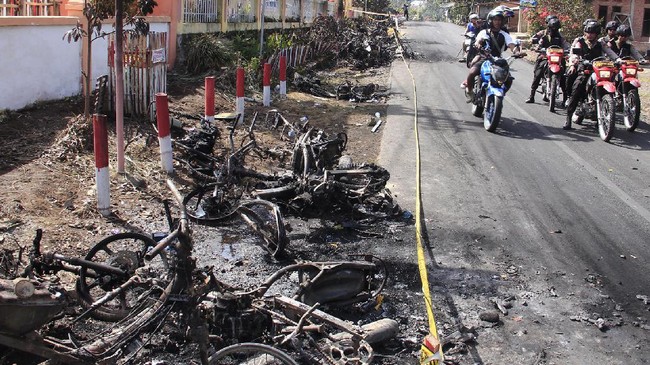Dinas Kesehatan Kabupaten Buton mencatat dua orang meninggal dan delapan orang terluka akibat bentrok warga Desa Sampoabalo dan Desa Gunung Jaya.